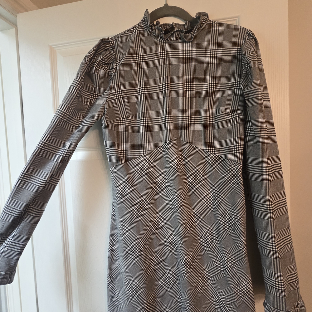 En Saison Gray Plaid Long-Sleeve Ruffle Neck Dress